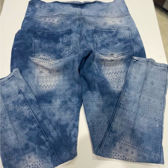 Dazl High Waist Distressed Jeans. Size 14. Blue. - Picture 2 of 9